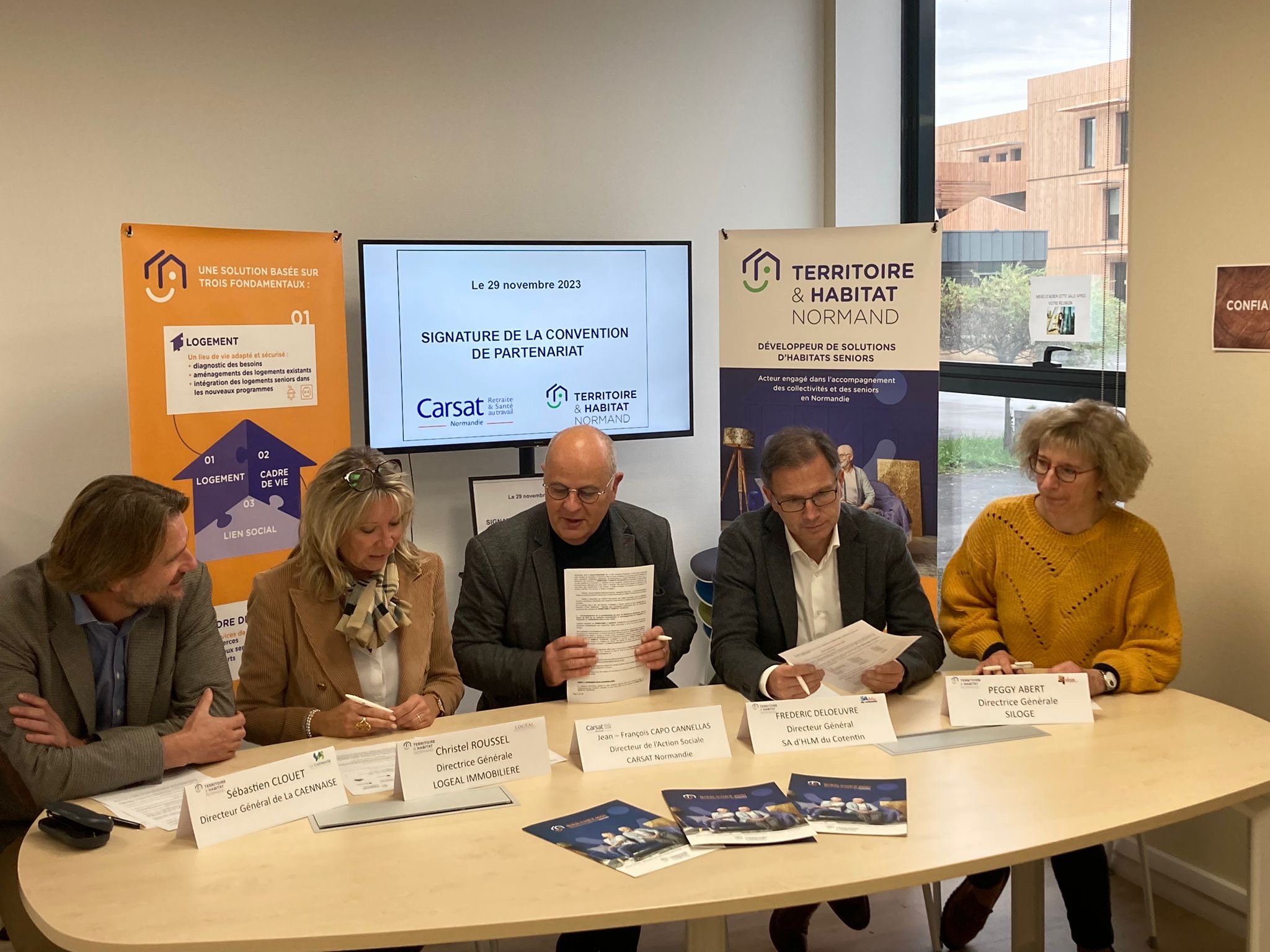 [ACTU] – 🏡 👫 La Carsat Normandie et les membres de TERRITOIRE & HABITAT NORMAND signent une convention de partenariat